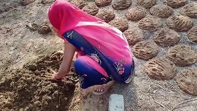 The village Bhabhi went to the verge of the village to toss cow dung and started getting her cunt fucked