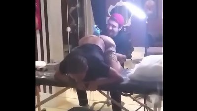 Anitta tatuando o cu