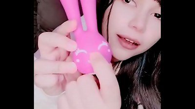 excellent lil' daughter-in-law got a bounty from her daddy! It's a... cute bunny?!