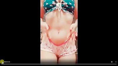 DESCOBRI QUE A MINHA MULHER NINFETINHA NOVINHA ESTA FAZENDO LIVES NO CAMERA PRIVE