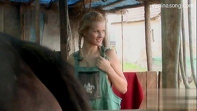 elder guy boinking blond nubile