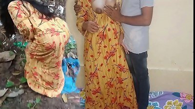 Stranger stud goes to the building of the female working in the realm on the pretext of water and plumbs her poon