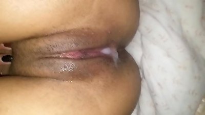 plumbing my young girlfriend without a condom, I end up in her little moist snatch (Creampie). I make her bust while we nail and record ourselves for XVIDEOS red