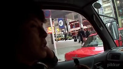 try to pick up an amateur doll on the street(01831)