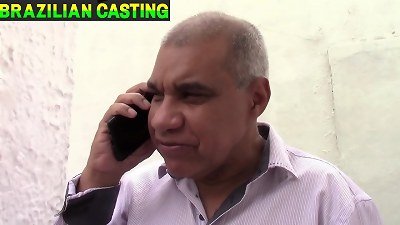 A Patroa chamou o seu pedido e uma ordem mas que surpresa me deu slurped cuzinho ela estava carente.